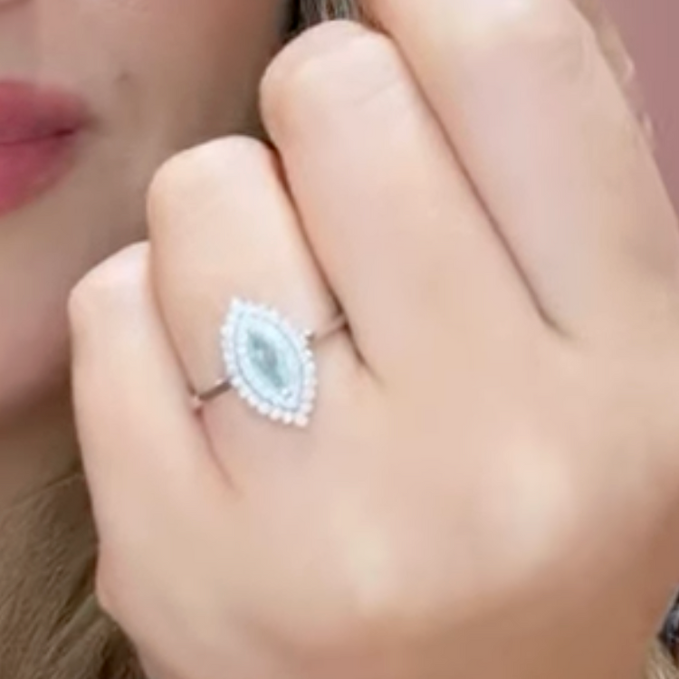 Anillo De Paraiba turmalina y diamantes
