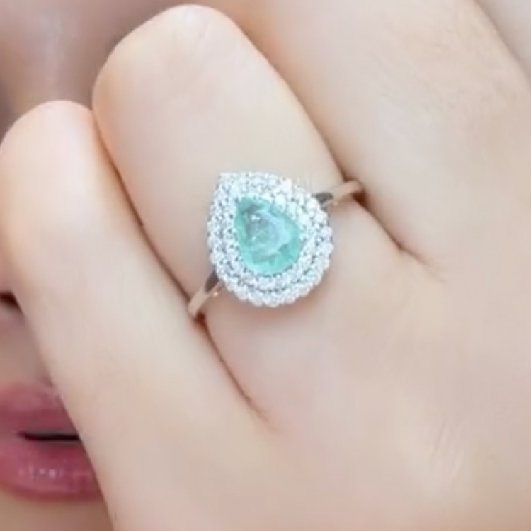 Anillo De Paraiba turmalina y diamantes