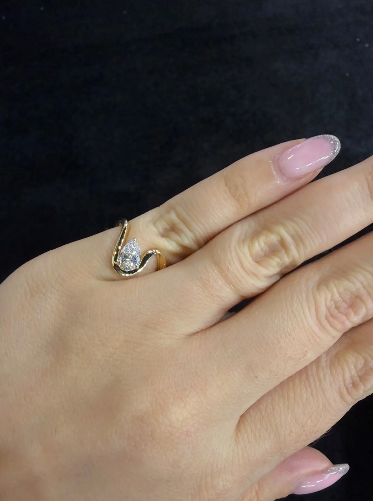 Anillo Pear Curva