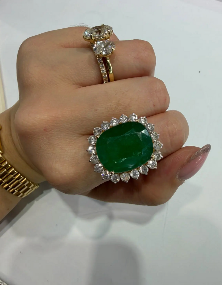 Anillo Esmeralda y Diamantes