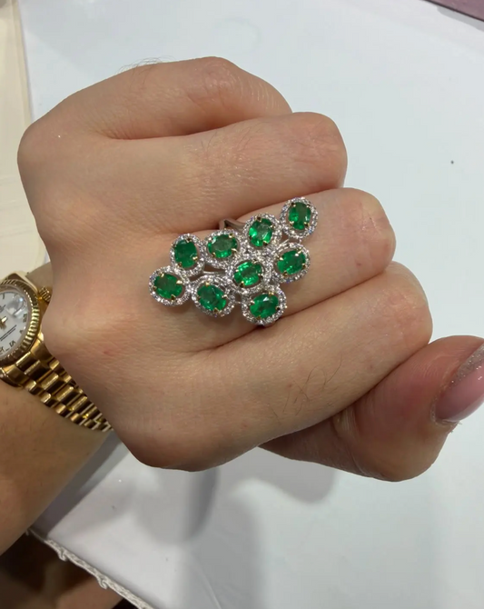 Anillo Asimétrico de Esmeraldas