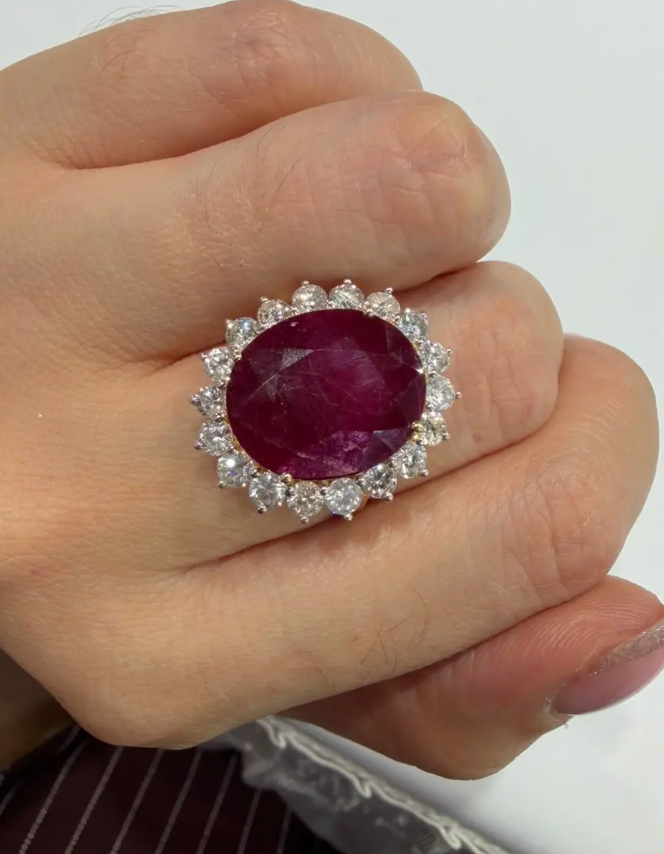 Anillo Rubi y diamantes