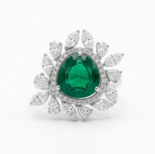 Anillo de esmeralda y diamantes