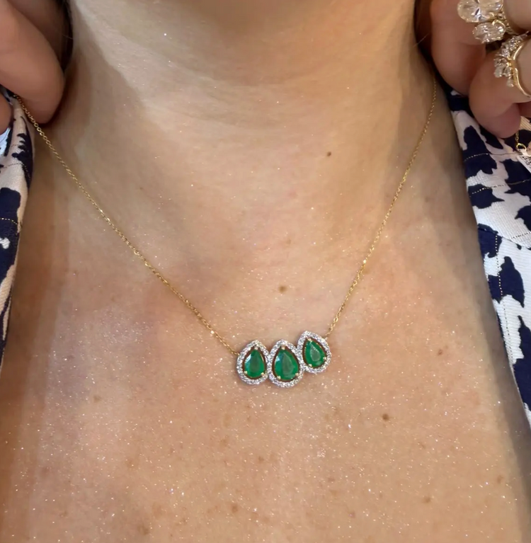 Collar Esmeralda Pear