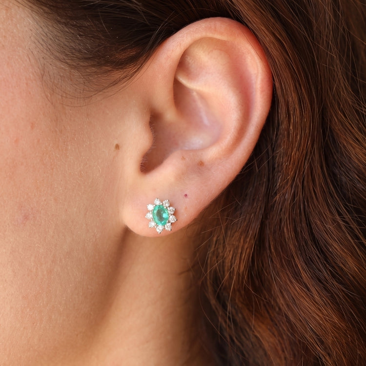 Aretes de Esmeralda con halo de diamantes