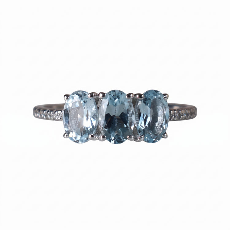 Anillo con Diamantes y Aguamarinas