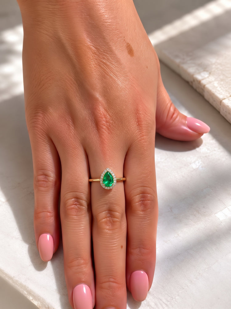 Anillo Esmeralda Pear Halo