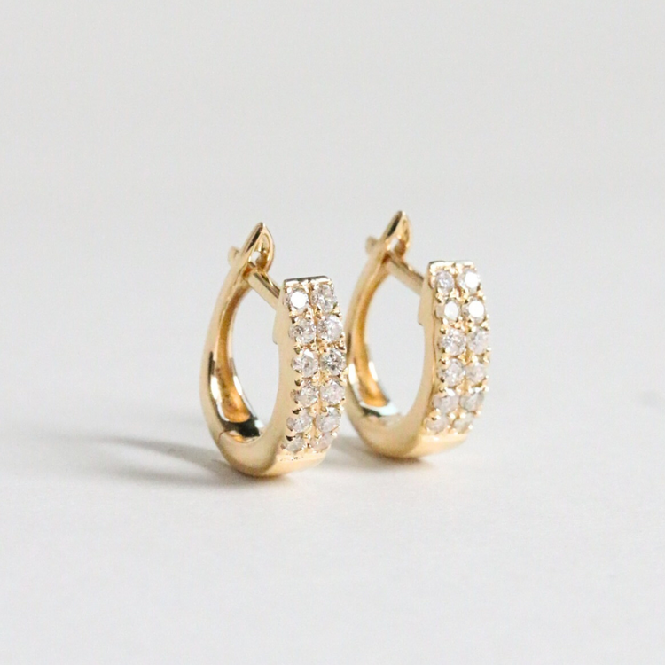 Hoop en Oro Amarillo con Diamantes