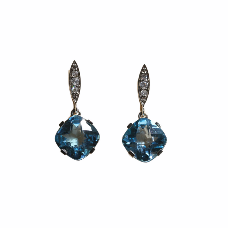 Aretes con Topacio Azul y Diamantes en Oro Blanco 14k